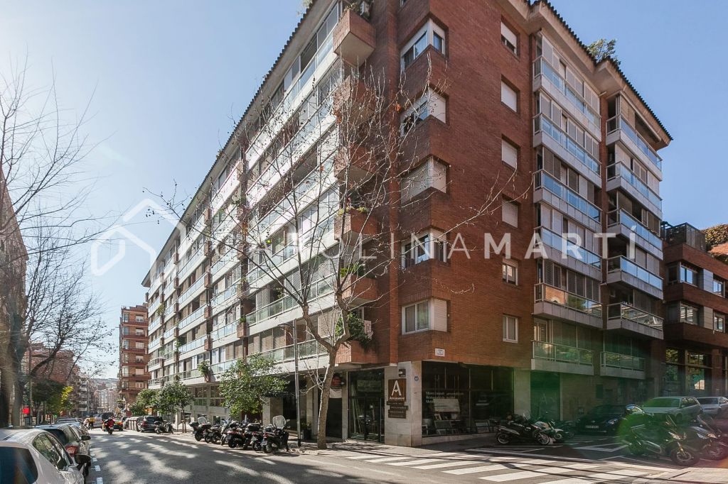 Piso con conserje y terraza en venta en Galvany, Barcelona