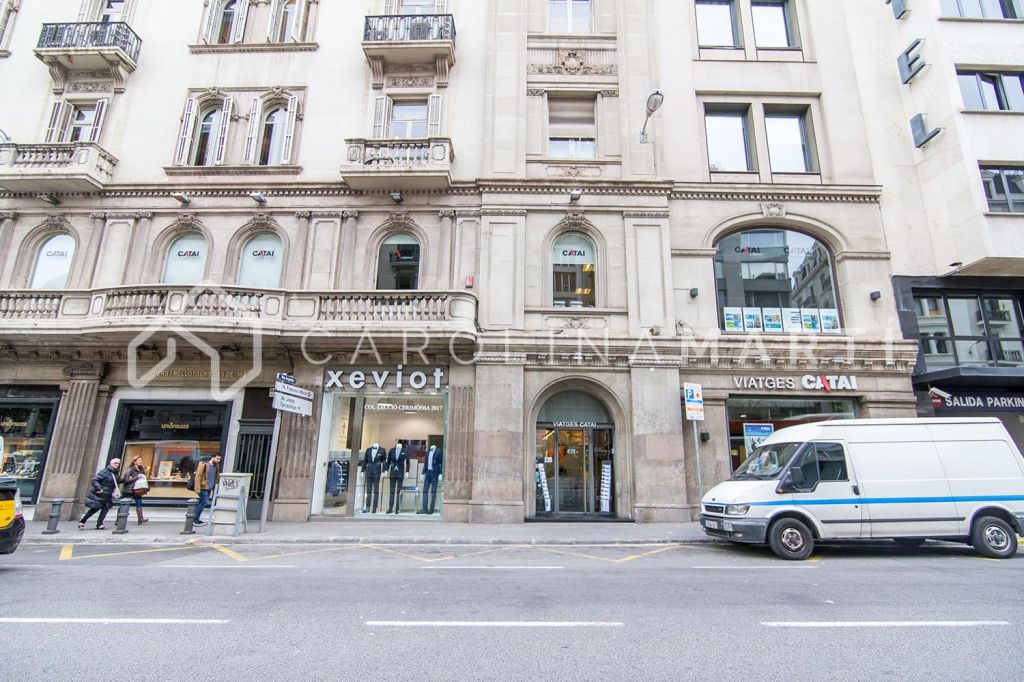 Renovated shop at street level for rent in Galvany, Barcelona