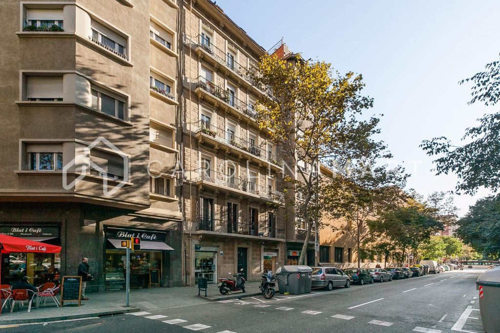 Pis amb terrassa privada de lloguer a Sant Antoni, Barcelona