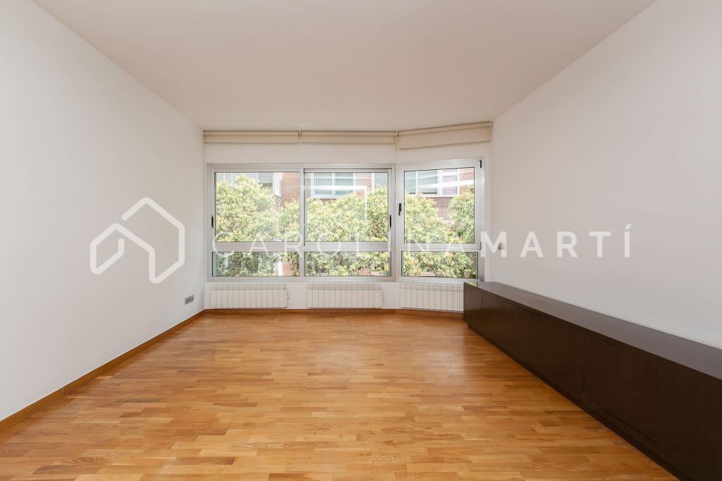 Flat with terrace for rent in Galvany, Barcelona