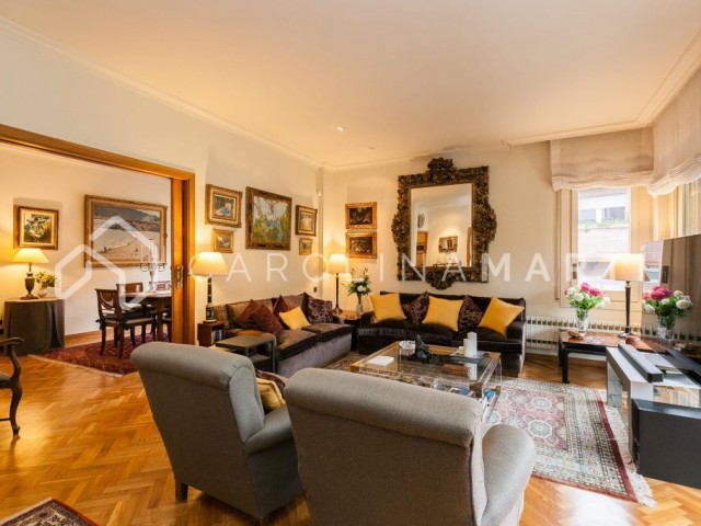 Flat with terrace for sale in Les Corts, Barcelona