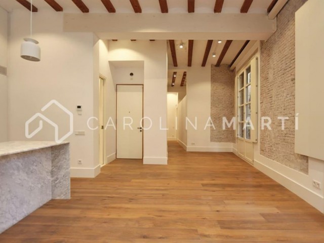 Flat with balcony for sale in Ciutat Vella, Barcelona