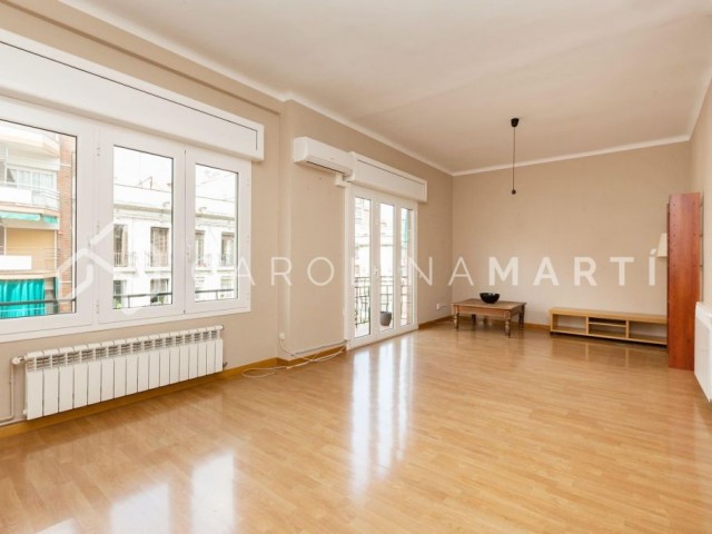 Appartement avec balcon à louer à Eixample, Barcelone.