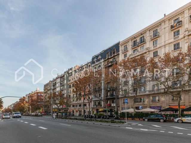 Appartement rénové avec balcon à louer à Eixample, Barcelone