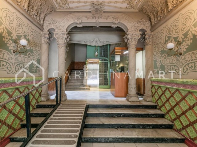 Flat with high ceilings for rent in l