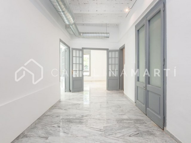 Office in royal building for rent in Sant Gervasi, Barcelona