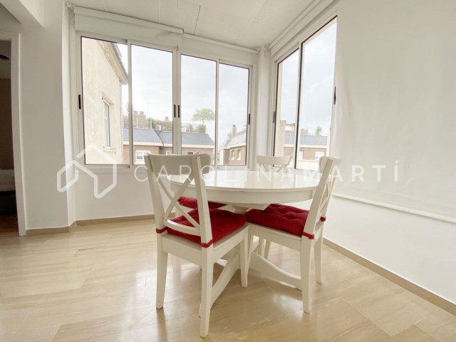 Penthouse avec balcon à louer à les Tres Torres, Sant Gervasi