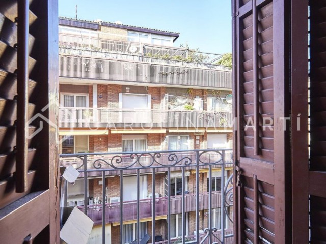 Bright apartment with balcony and views in Galvany.
