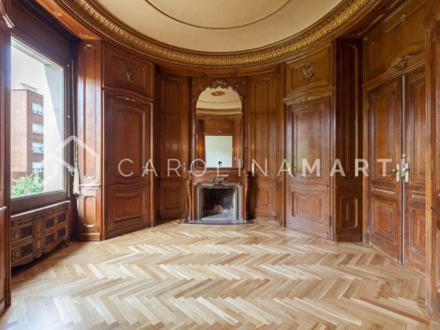 Appartement classique avec cheminée à louer à Sant Gervasi, Barcelone