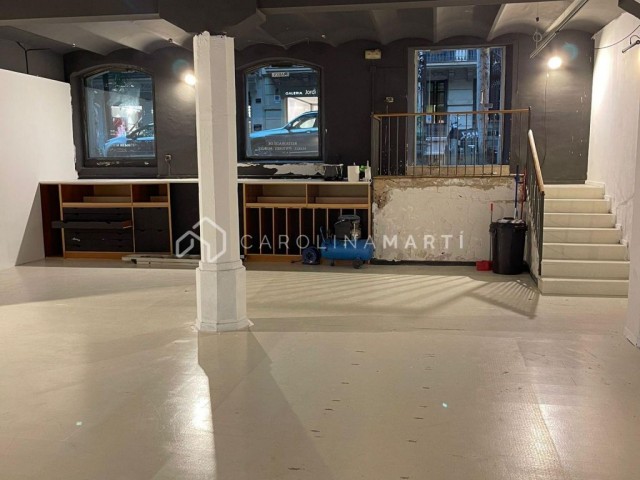 Local commercial à vendre à Enric Granados, Barcelone – 185 m² avec sortie de fumée