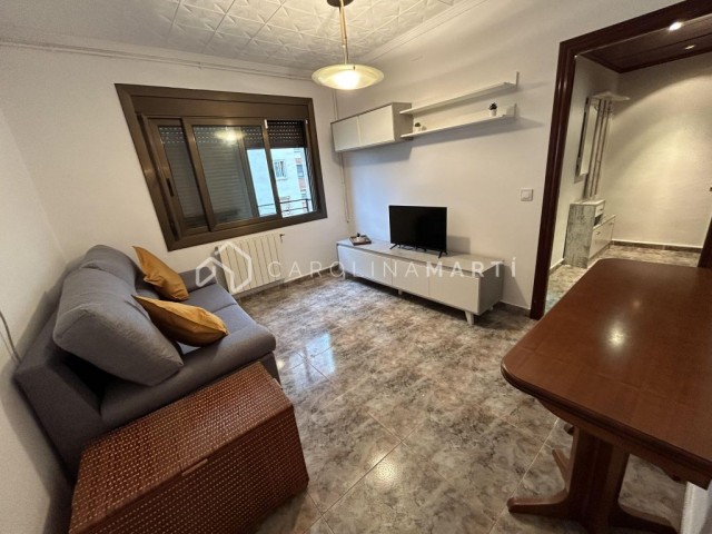 Appartement meublé à Alcalá de Guadaira avec 3 chambres, ascenseur et prêt à emménager.