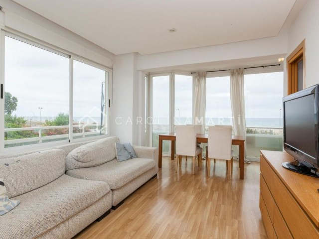 Piso en Les Botigues de Sitges en alquiler con vistas al mar, piscina y parking