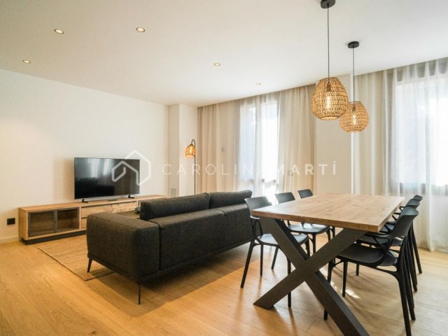 Piso en venta en Eixample Esquerra con piscina, parking y balcón – Junto a Rambla Catalunya, Barcelona