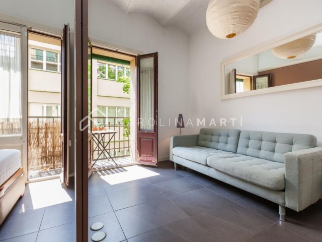 Apartment for Rent in Plaça Rovira – Bright, Furnished, and with Balcony