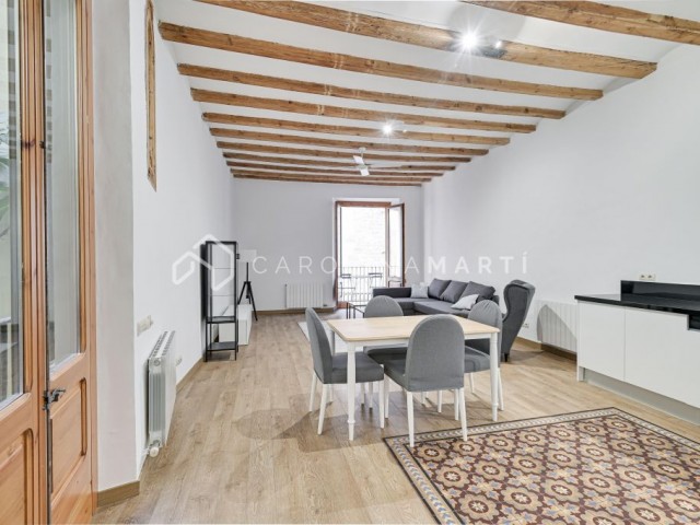Appartement à vendre à côté de la Plaza Sant Jaume – Exclusif, rénové et meublé dans le quartier gothique de Barcelone