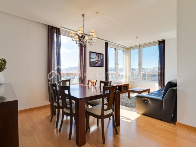 Temporary apartment for rent in Sant Martí with views, two suites, and parking included.