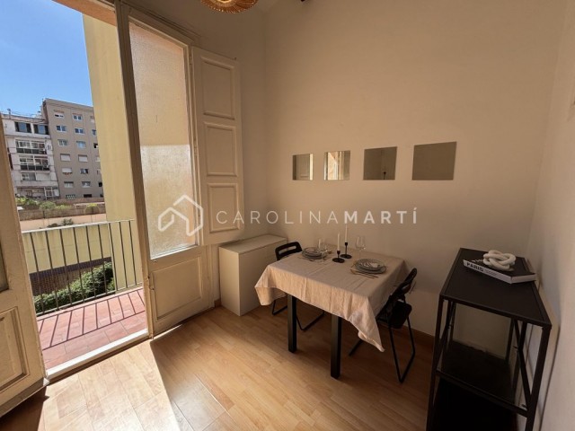 Apartament reformat de lloguer a Còrsega, al costat de Passeig Sant Joan – Moblat i llest per entrar