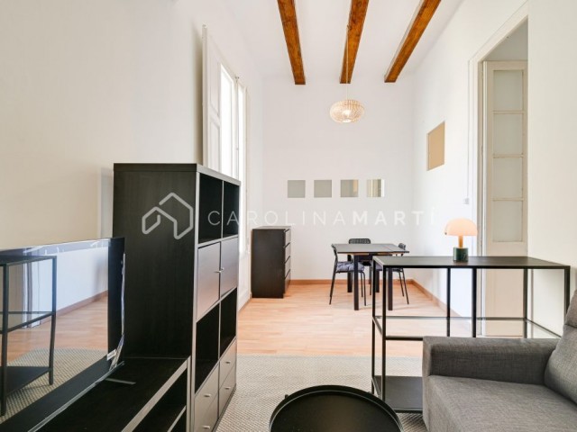 Appartement rénové à louer à Còrsega, à côté du Passeig Sant Joan – Meublé et prêt à emménager