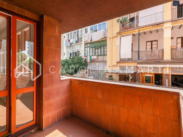 Apartment with terrace and parking for rent in Sarrià, Barcelona