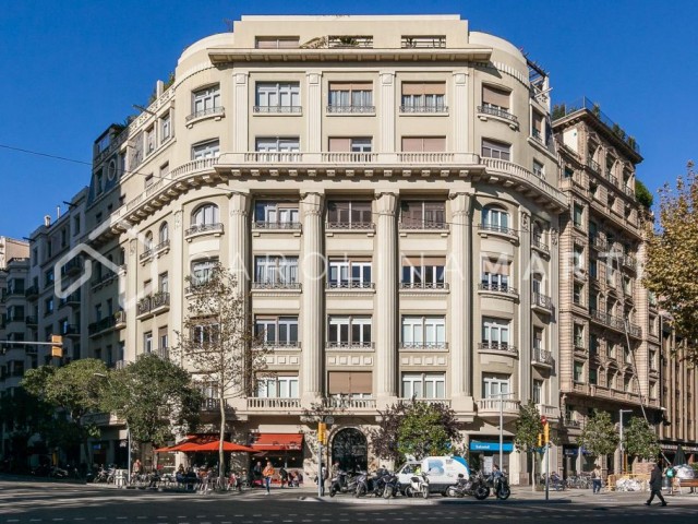 Piso con terraza y techos altos en venta en Galvany, Barcelona