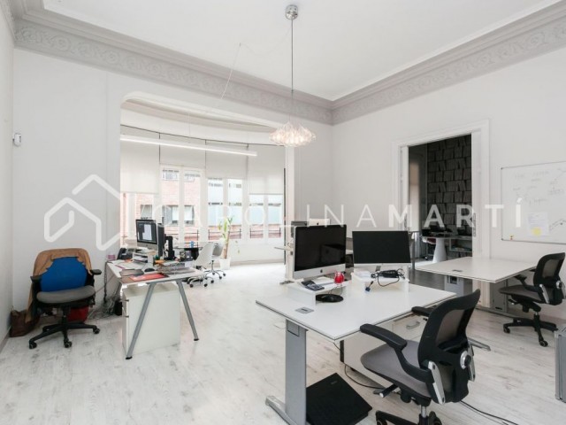 Office in building with concierge for rent in Galvany, Barcelona