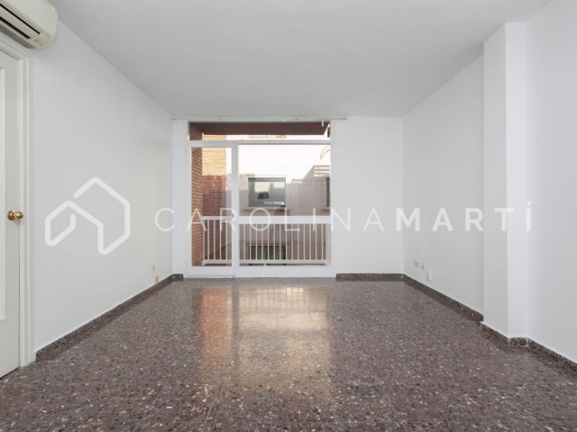 Corner apartment for rent in Sant Gervasi, Barcelona
