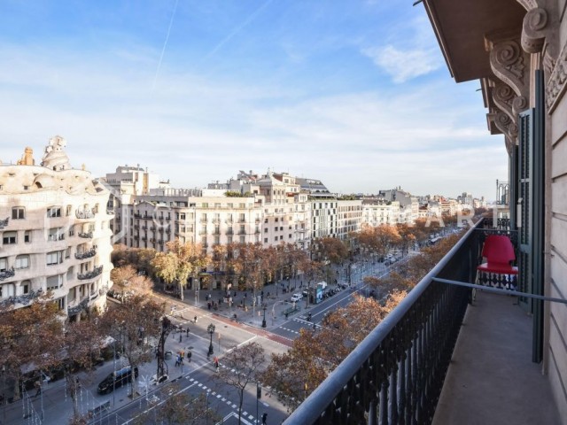 Flat with views of La Pedrera for sale in the Golden Square