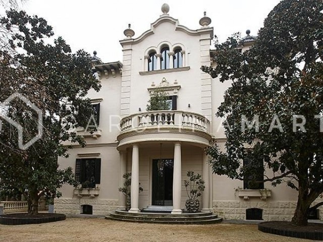 Villa modernista de 1000 m2 en venta en Cardedeu, Barcelona