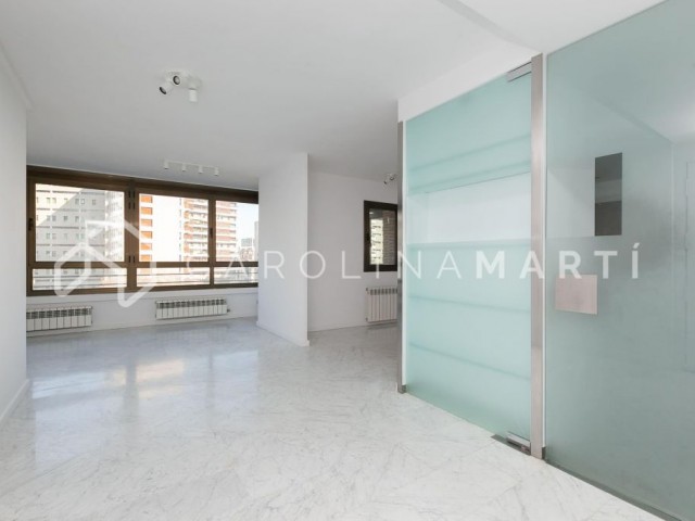 Apartment with concierge and parking for rent in Galvany, Barcelona